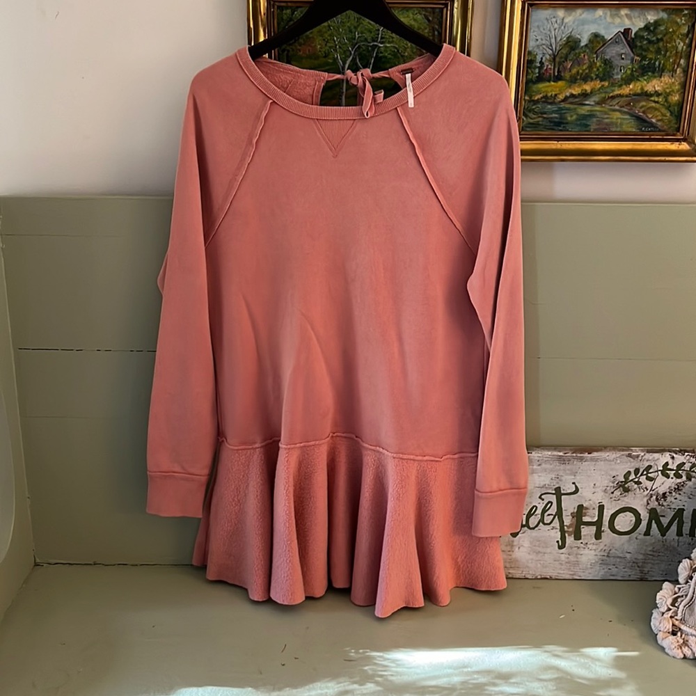 Free People - Dusty clay rose colored tunic! It’s a cozy sweatshirt material-